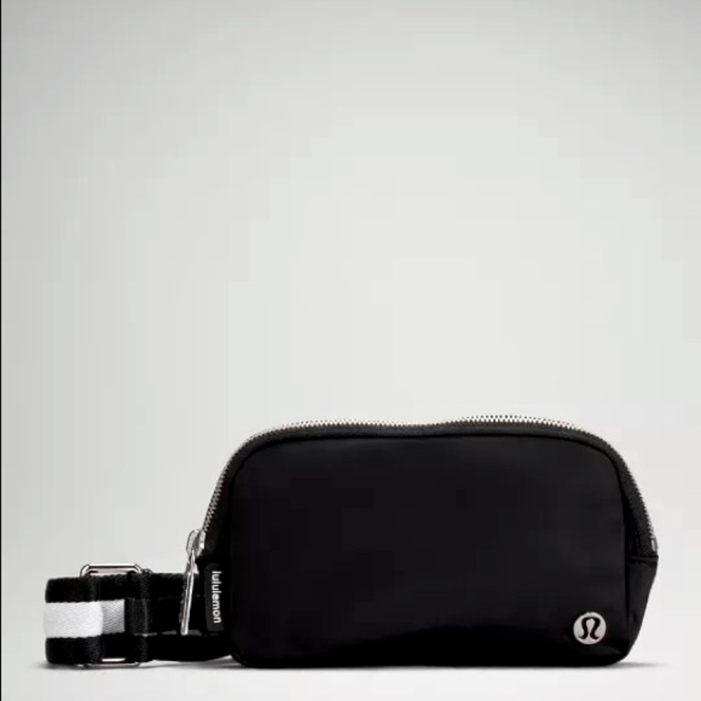 NWT Lululemon Everywhere Crossbody Belt Bag